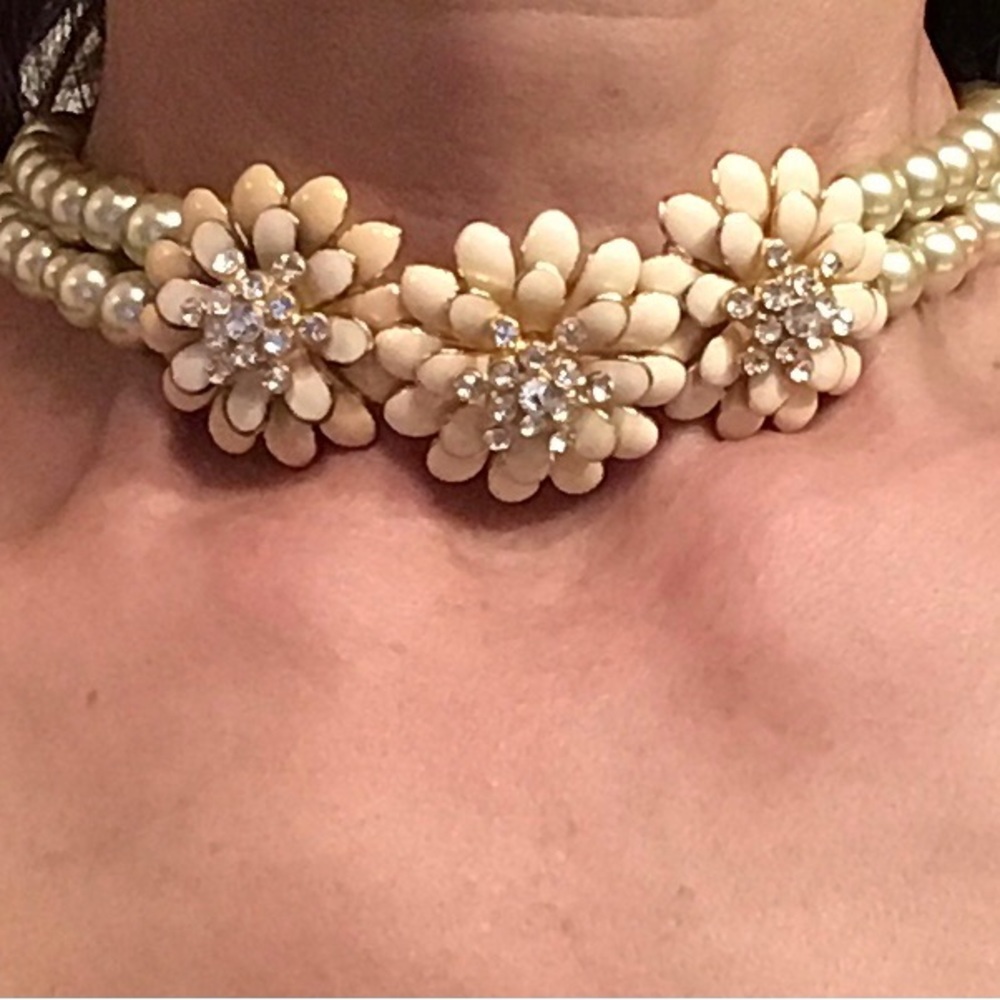 Flower Choker - Picture 2 of 7